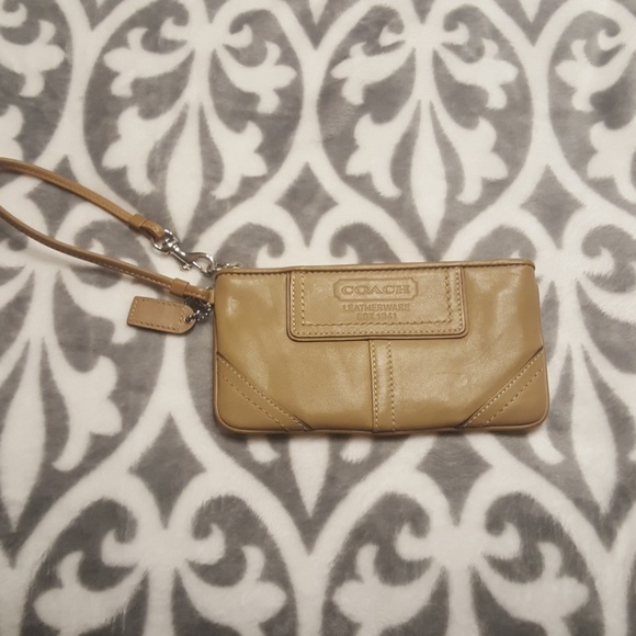 Authentic Coach wristlet - Picture 2 of 7